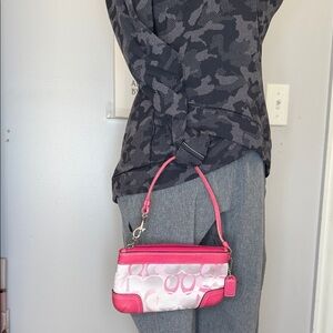 Coach NWOT clutch/wristlet, pink, leather, trim, and handle, pink hang tag